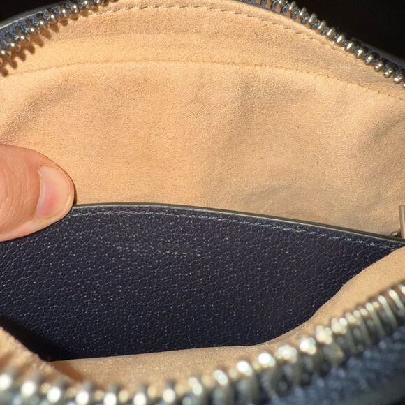 Brand new Gucci navy  and Cream Crossbody Bag with Gg logo crossbody - Picture 16 of 17